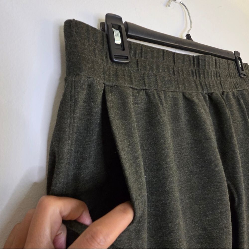 Cabi 3923 Womens Pivot Jogger Pants Sz MED Olive Green Pull On Travel Athleisure - Picture 7 of 9
